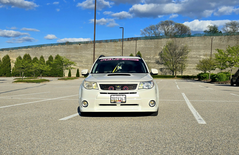 Lars N's 2013 Forester 2.5X Limited JDM Sti skirts and front under spoiler paint matched