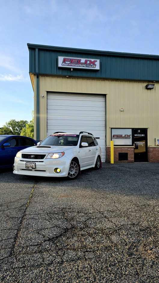 Lars N's 2013 Forester 2.5X Limited JDM Sti skirts and front under spoiler paint matched
